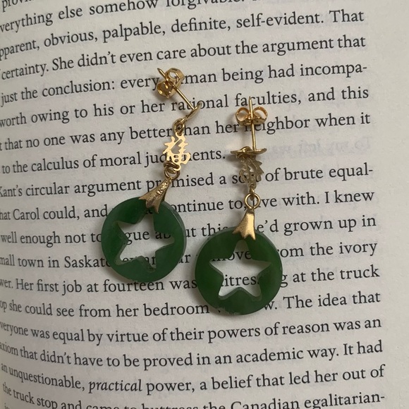 Vintage Jewelry - Green star jade vintage luck gold stud earrings